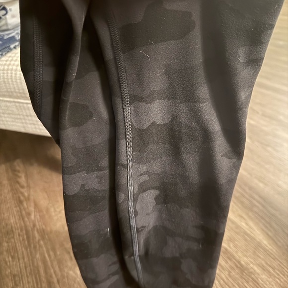 Lululemon Athletica Black Camouflage Leggings - Picture 4 of 4